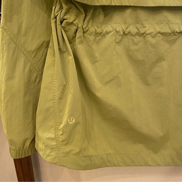 LULULEMON Women Evergreen Anorak Dew Green Packable Hoodie Windbreaker Size 12 - Picture 7 of 8